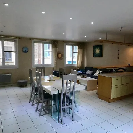 Sur Le Port De * Saint-Vaast-la-Hougue